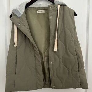C'isa Hooded Puffer Vest
